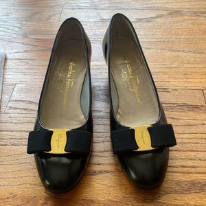 Salvatore Ferragamo Black Leather size 5